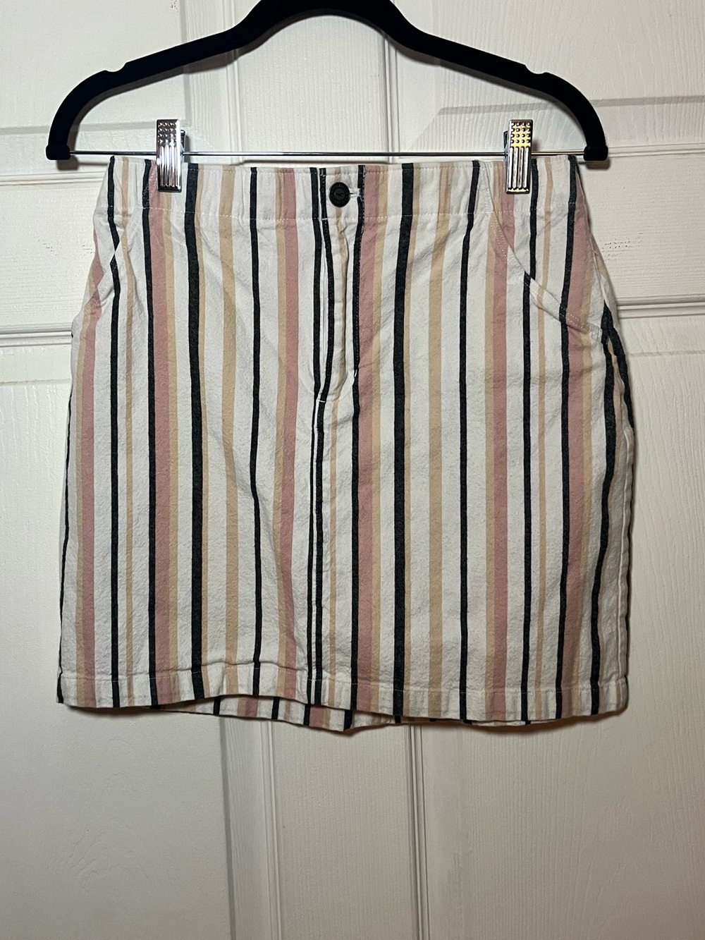 Hollister Striped Button-Front Skort in White, Blush & Tan
